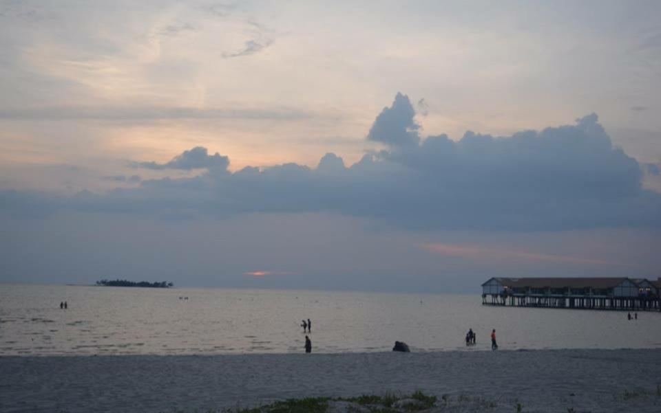 Cozy Seaview Glory Beach Resort Anc Port Dickson Buitenkant foto